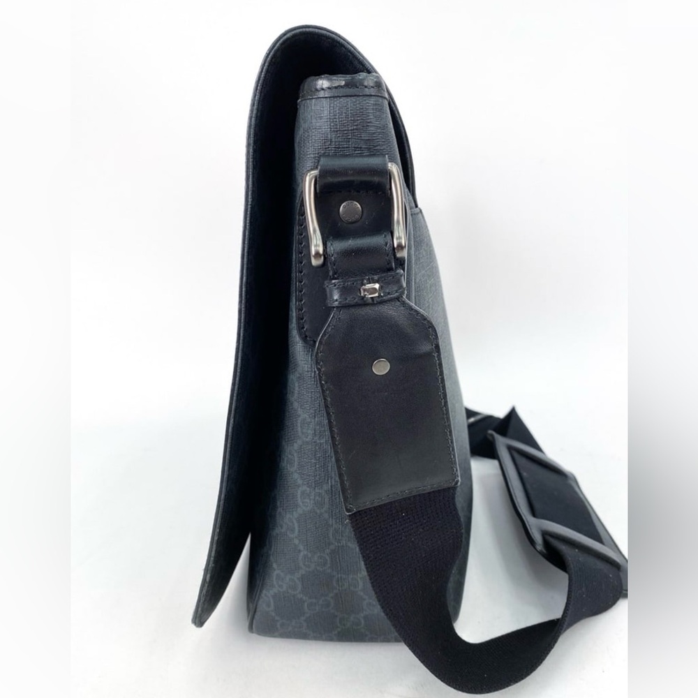 Gucci GG Supreme Messenger Bag coated canvas in black and grey with leather trim - Picture 5 of 10